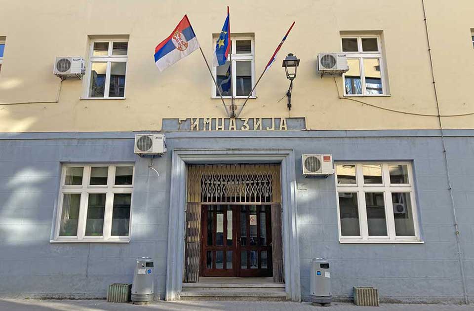 Roditelji zrenjaninskih gimnazijalaca traže povratak radnika obezbeđenja na posao
