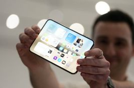 VIDEO: Apple predstavio najnoviju generaciju iPhone telefona, zvezda među njima - preklopivi Duo