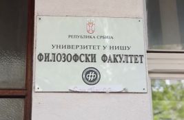 Zaposleni na Filozofskom fakultetu u Nišu prvo ostali bez plata, a sad i bez zdravstvenog osiguranja