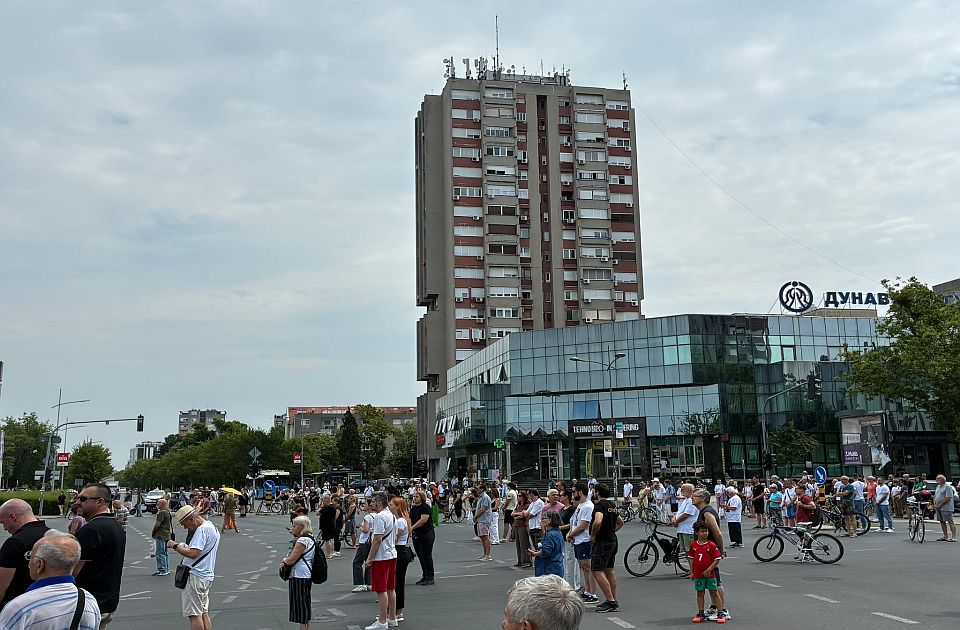 VIDEO Obeleženo 20 meseci od pada nadstrešnice na Železničkoj stanici: Večeras još jedan skup