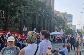 Pobunjeni univerzitet nastavlja protest ispred Vlade Srbije i blokadu ulice Kneza Miloša