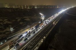 Oko 4.000 vozila zaglavljeno u ledenoj oluji na auto-putu u Kini