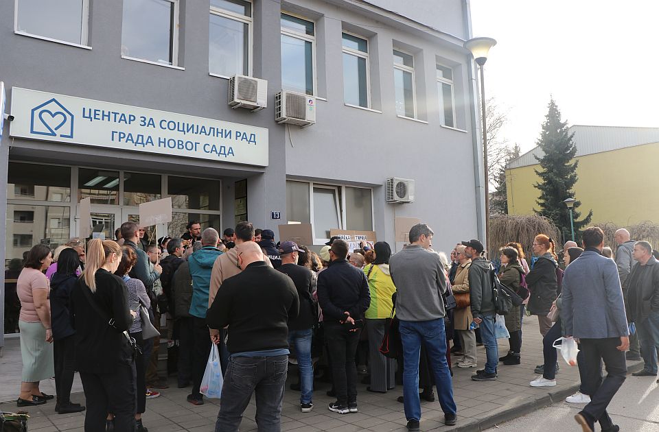 Održan protest ispred Centra za socijalni rad