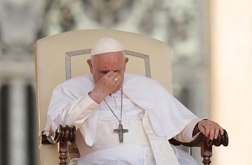 Papa Franja ponovo hospitalizovan