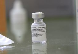 Fajzer od vlade SAD traži vakcinaciju mlađih od pet godina, u planu i bebe od šest meseci