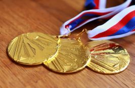 Aleksandar Komarov osvojio zlatnu medalju u rvanju u na SP u Zagrebu