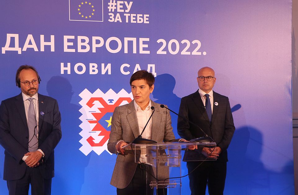 FOTO Brnabić na svečanoj ceremoniji u Novom Sadu: Evropa je naša prošlost, sadašnjost i budućnost