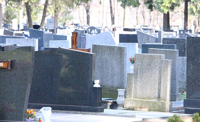 Crna Gora: Hteli da sahrane člana porodice, u grobnici pronašli telo nepoznate žene