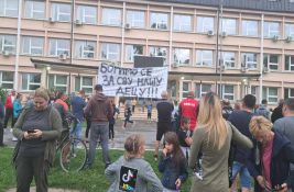 FOTO, VIDEO: Svakodnevni protesti u Bačkoj Palanci se nastavljaju, sledeći zakazan za sutra