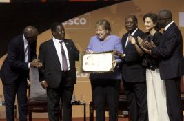 Angela Merkel dobila nagradu UNESKO za mir zbog pomoći migrantima