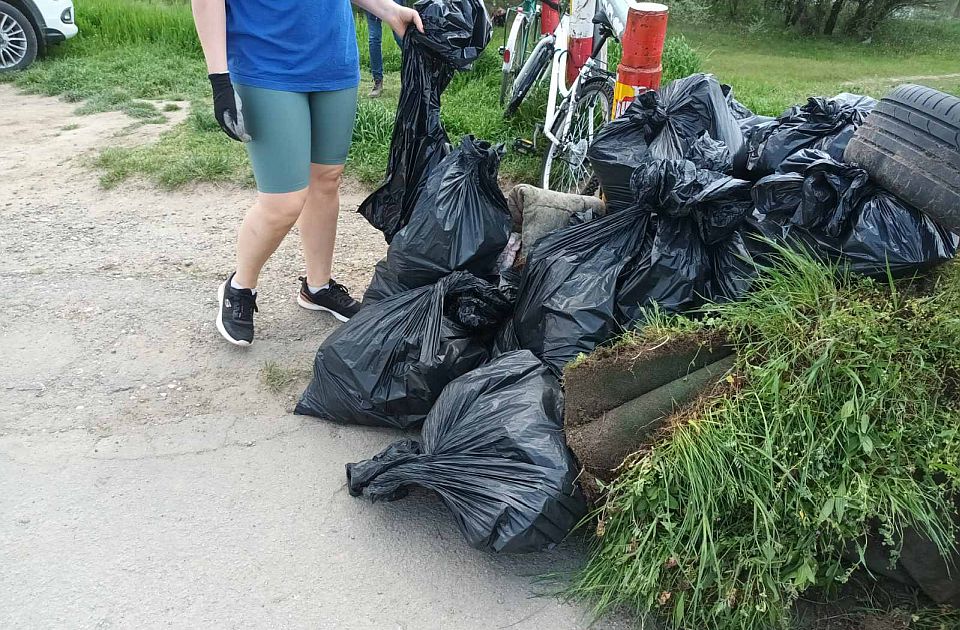 FOTO: U akciji čišćenja na Dunavcu sakupljeno više od 40 džakova otpada