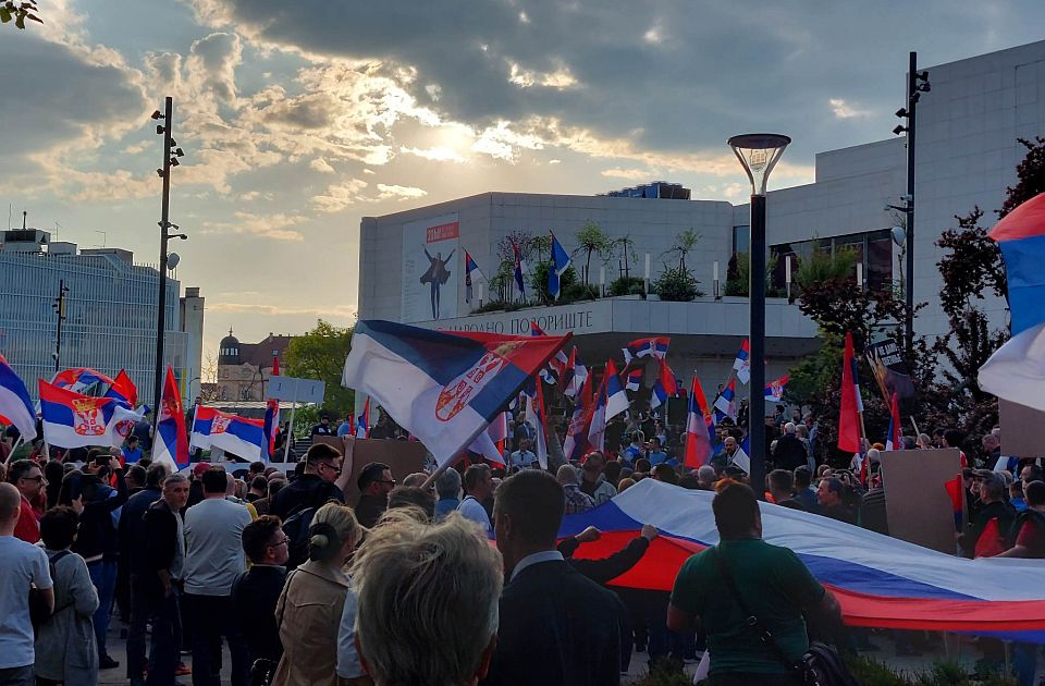 Desničari u Novom Sadu slušali Balaševića: "Isti krezubi statisti mlate barjakom"