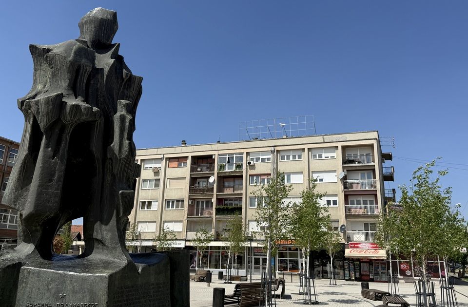 Grupa muškaraca u Inđiji presretala građane i otimala im stvari, dežurali da studenti ne razviju transparent