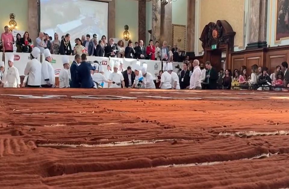 VIDEO: Napravljen najduži tiramisu na svetu - dug skoro pola kilometra