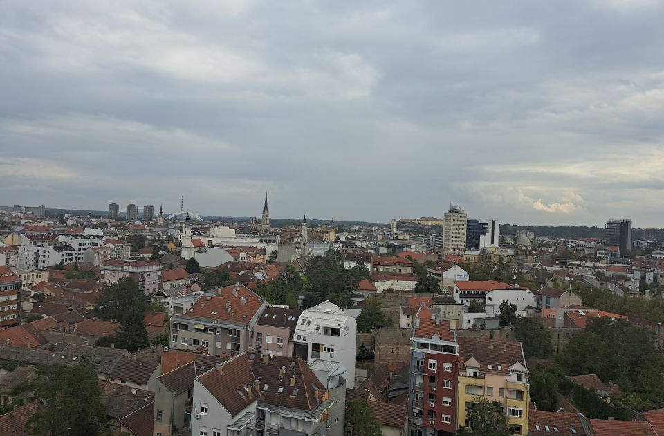 Sreda pred Novosađanima: Dan za zaljubljene, vino i pozorište