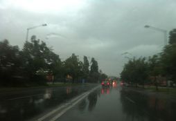 Snažno nevreme u Valjevu i Šapcu, grad u Sremu