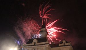 VIDEO, FOTO: Novosađani uz Plavi orkestar i vatromet dočekali Novu godinu