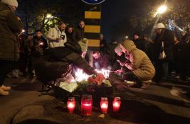 FOTO, VIDEO Građani zapalili sveće i odali poštu nastradalom taksisti u Jevrejskoj ulici
