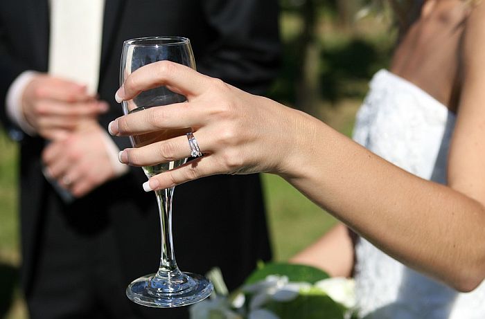 Organizatori venčanja mogu da se nadaju državnoj pomoći, razgovoralo se i sa muzičarima i ugostiteljima