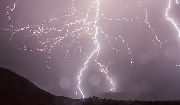 RHMZ: Danas i sutra jaki pljuskovi, crveni meteo-alarm i za Bačku