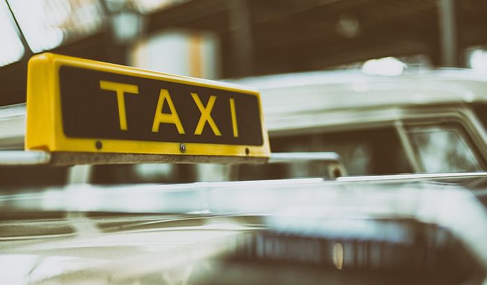 Divlji taksista naplatio vožnju od pet minuta skoro hiljadu evra