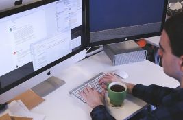 Jedete za tastaturom? Mikrobiolozi upozoravaju na rizik koji često zanemarujemo