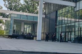 FOTO, VIDEO: Pogledajte kako je jutros u kampusu, posle brutalne policijske akcije