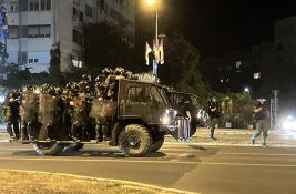 Frans pres: Policija u Novom Sadu rasterala demonstrante koji traže prevremene izbore