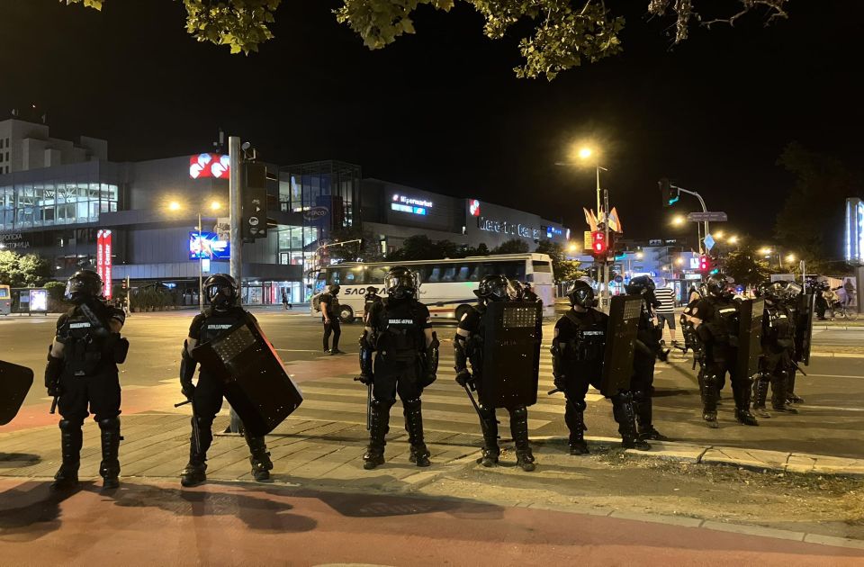 Na desetine povređenih u Novom Sadu, najviše zbog pendreka, suzavca i trčanja u stampedu
