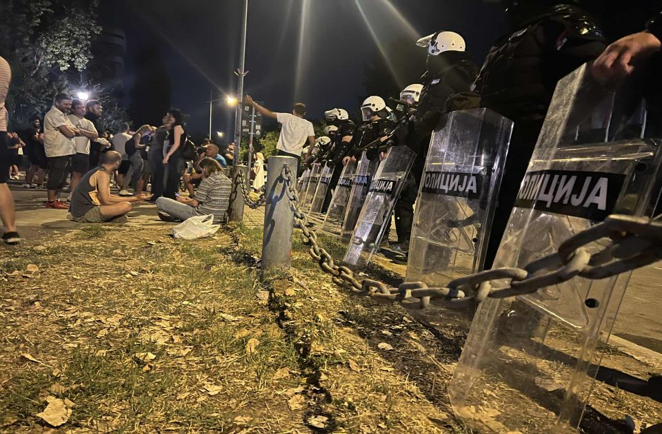 VIDEO "Novi Sad ne praštamo": Studenti i građani i večeras protestuju širom Srbije VIDEO "Novi Sad ne praštamo": Studenti i građani i večeras protestuju širom Srbije