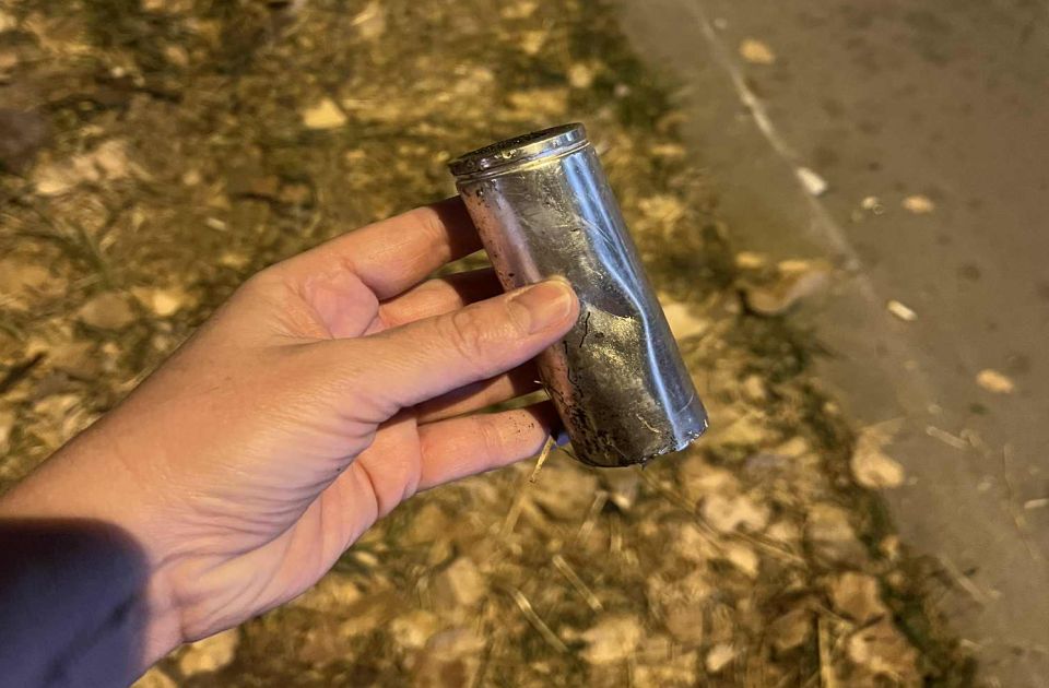 Studenti u blokadi PMF-a prikupili prazne čaure nakon protesta: "Sledi hemijska analiza, javljamo rezultate" Studenti u blokadi PMF-a prikupili prazne čaure nakon protesta: "Sledi hemijska analiza, javljamo rezultate"