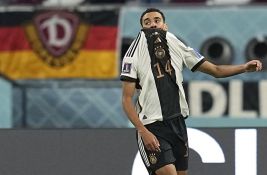 Fudbaleri Nemačke tokom fotografisanja pokrili usta zbog zabrane kapitenskih traka 