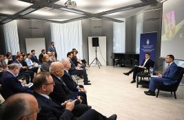 Brnabić iz Brisela: Opozicija se ponaša neodgovorno, pobunjeni građani glavni krivci za stanje u društvu