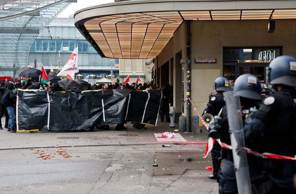 Napad demonstranata na policiju u Švajcarskoj: Više od 500 privedenih