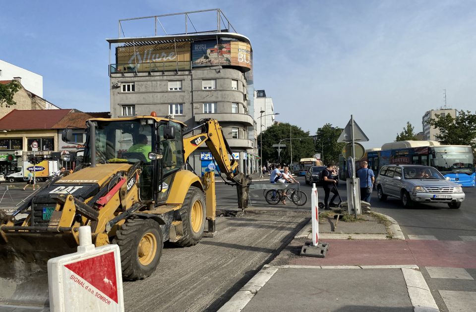 FOTO Pogledajte jutarnju gužvu kod Futoške pijace: Radovi u toku, saobraćaj usporen