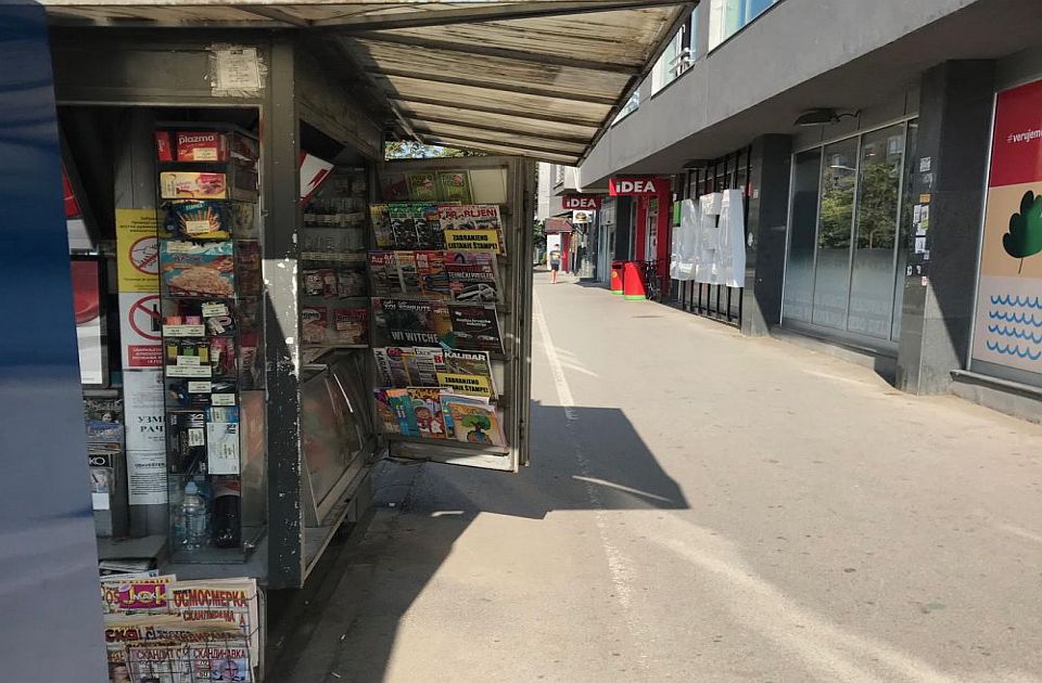 FOTO Barijere u saobraćaju u Novom Sadu: Šta kad kiosk blokira biciklističku stazu?