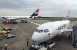 Avion poleteo za Dubai: Vraća kući državljane Srbije