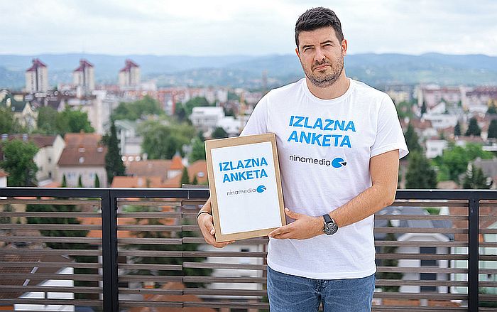 Anketari Ninamedije na biračkim mestima, po prvi put u Srbiji radi se izlazna anketa