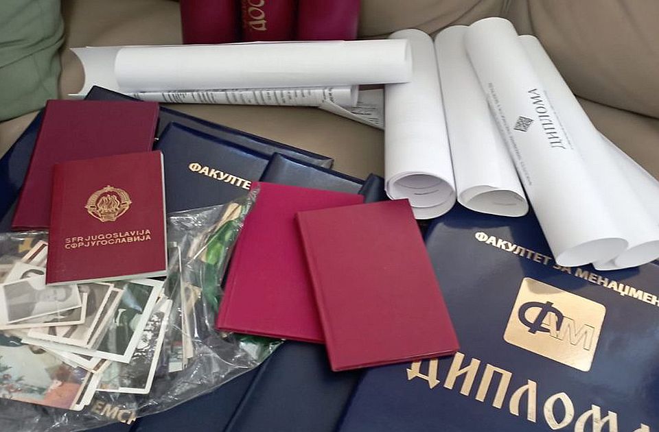 FOTO: Izradili više od 120 lažnih diploma i uverenja i tako došli do 20 miliona dinara