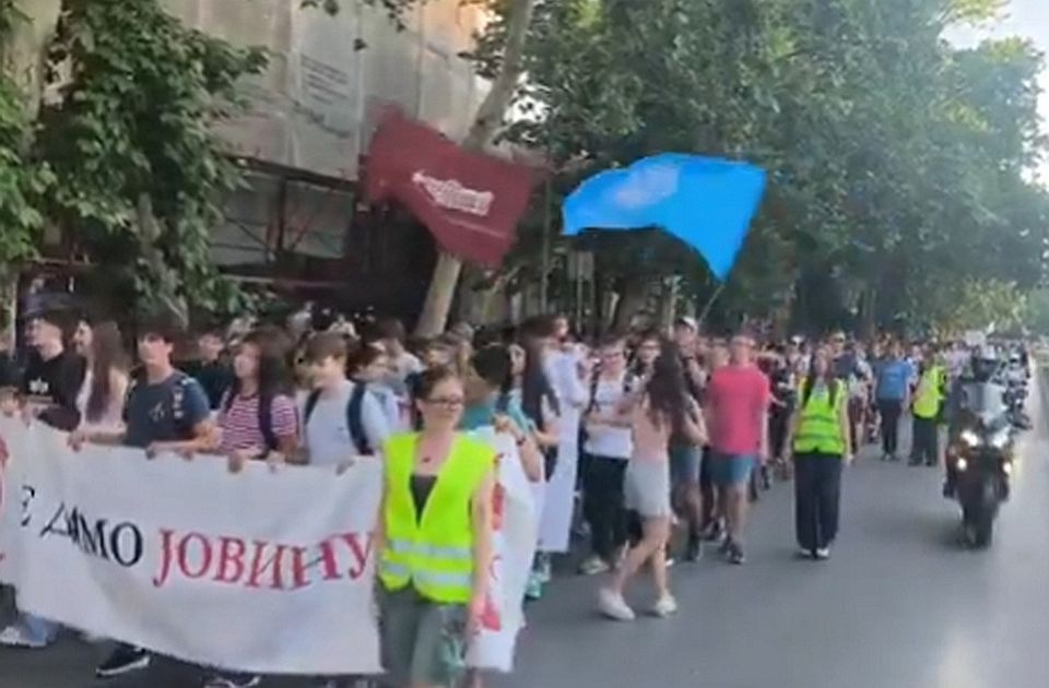 VIDEO Novi protest roditelja đaka Jovine gimnazije: Protestne kolone idu do SNP-u