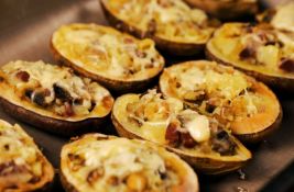 VIDEO: Pečeni krompir punjen pečurkama i sirom