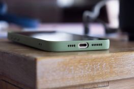 Uhapšena zaposlena u zatvoru u Nišu: Zatvoreniku pokušala da prošvercuje telefon