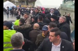 SRCE: Policija da saopšti da li je identifikovala napadače na poslanike i zašto nije reagovala na vreme