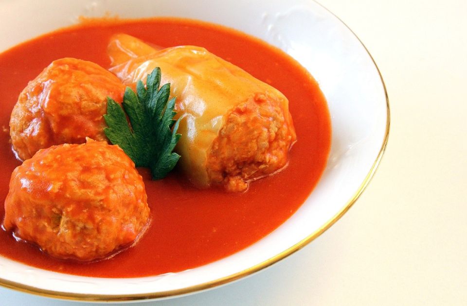  Punjene paprike u sosu od pelata: Domaći recept pun ukusa