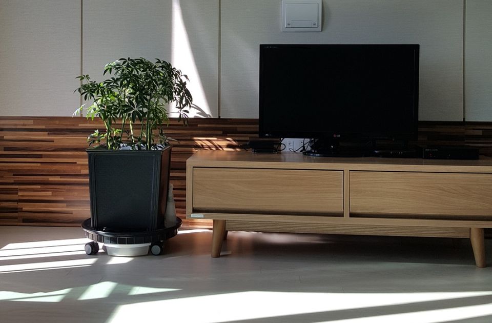  REM pozvao medije da 3. i 4. maja zatamne ekrane na po minut 