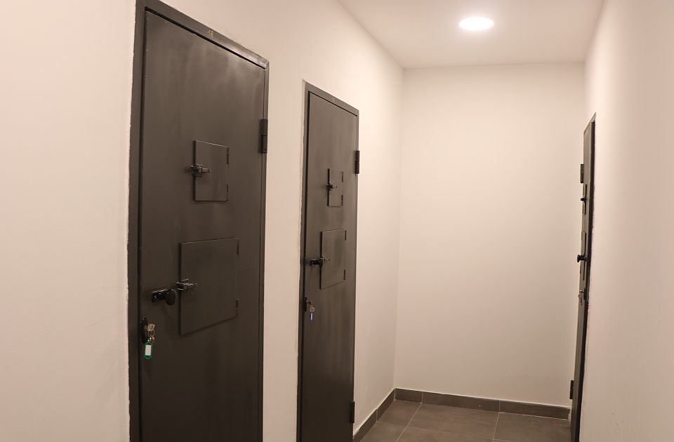 Mesec dana pritvora mladiću koji je sekirom usmrtio muškarca, pa njegovo telo zapalio u Hrtkovcima