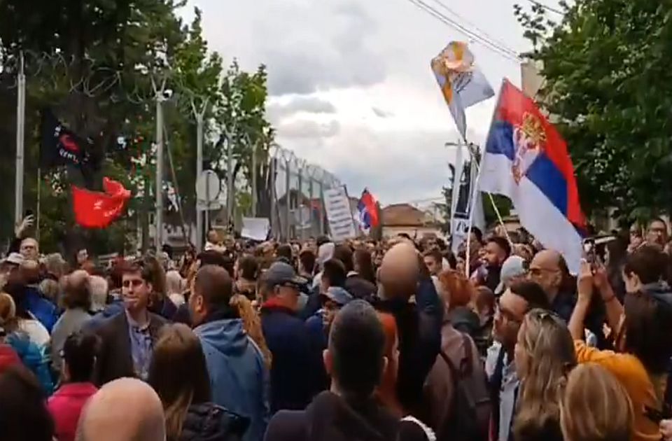 VIDEO: Protest podrške Mariji Vasić ispred Centralnog zatvora u Beogradu