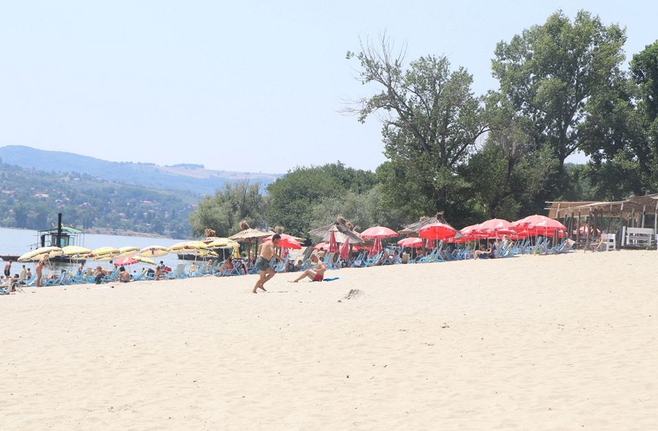 Buka sa Štranda: Inspektori naložili kafićima da sami izmere nivo buke, pa da im jave