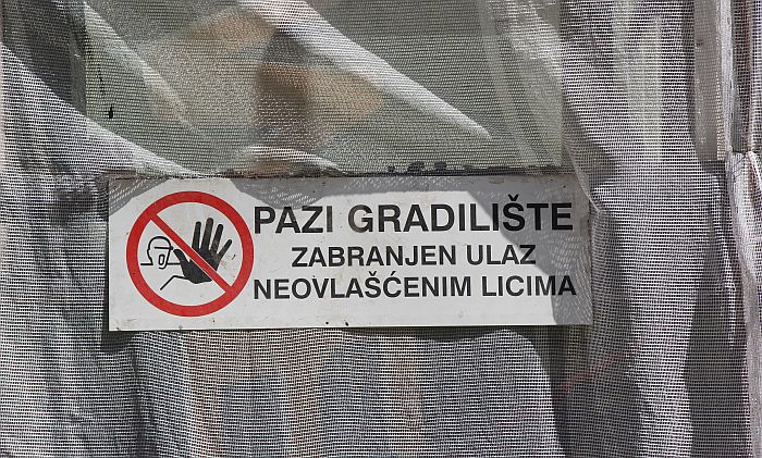 Metalna konstrukcija pala na radnika na Novom Beogradu