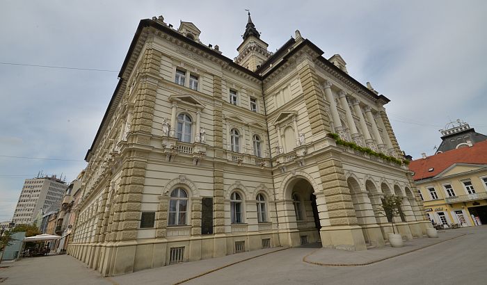 Gradska kuća i sat na Tvrđavi biće od danas osvetljeni narandžastom bojom